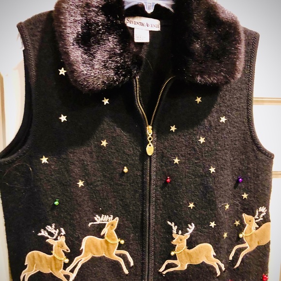 Christmas Vest Excellent Condition! Barely worn!!! - Picture 2 of 4